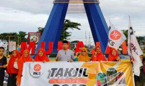 PKS Bombana Berbagi Takjil Gratis, Perkokoh Komitmen Sebagai Partai Pelayan Rakyat